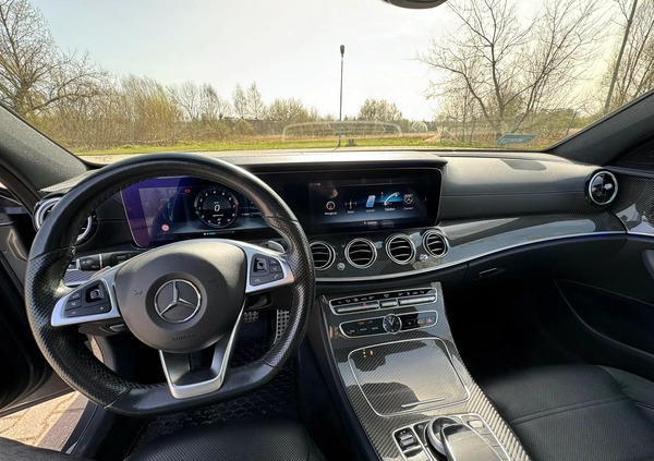 Mercedes-Benz Klasa E cena 158000 przebieg: 134000, rok produkcji 2017 z Radomsko małe 56